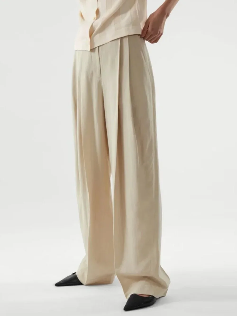 COS Pleated Linen Pants in Beige, size 2 - Picture 10 of 12